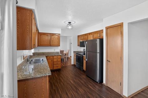 125 Queen Anne Circle Elyria OH 44035