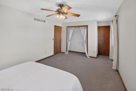 125 Queen Anne Circle Elyria OH 44035