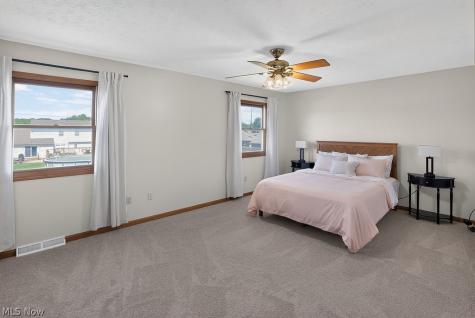 125 Queen Anne Circle Elyria OH 44035