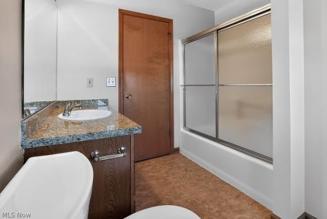 125 Queen Anne Circle Elyria OH 44035