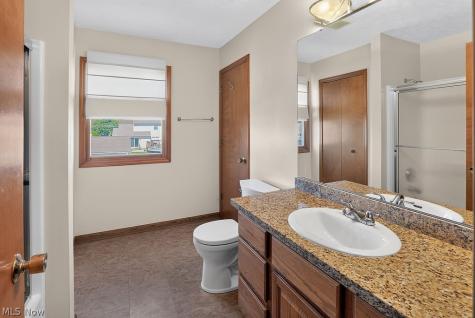 125 Queen Anne Circle Elyria OH 44035