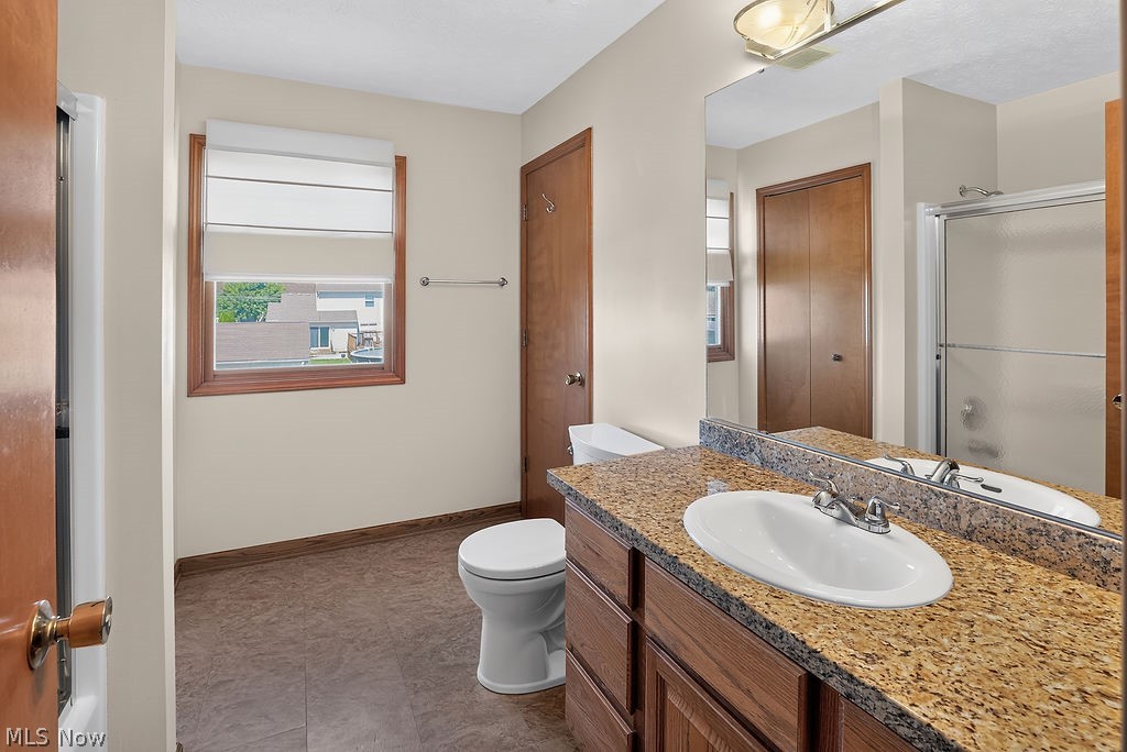 125 Queen Anne Circle Elyria OH 44035