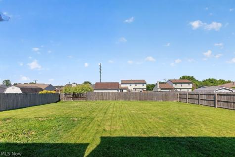 125 Queen Anne Circle Elyria OH 44035