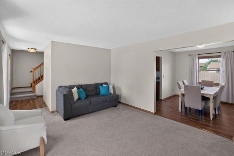 125 Queen Anne Circle Elyria OH 44035