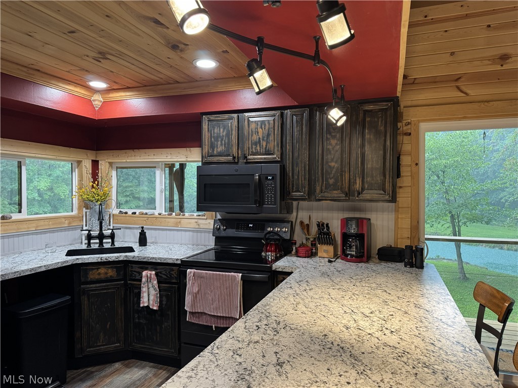 6779 N Park Avenue Bristolville OH 44402