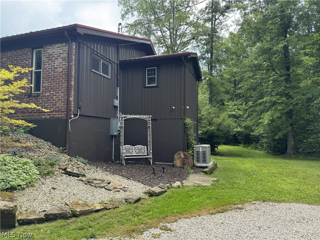 6779 N Park Avenue Bristolville OH 44402