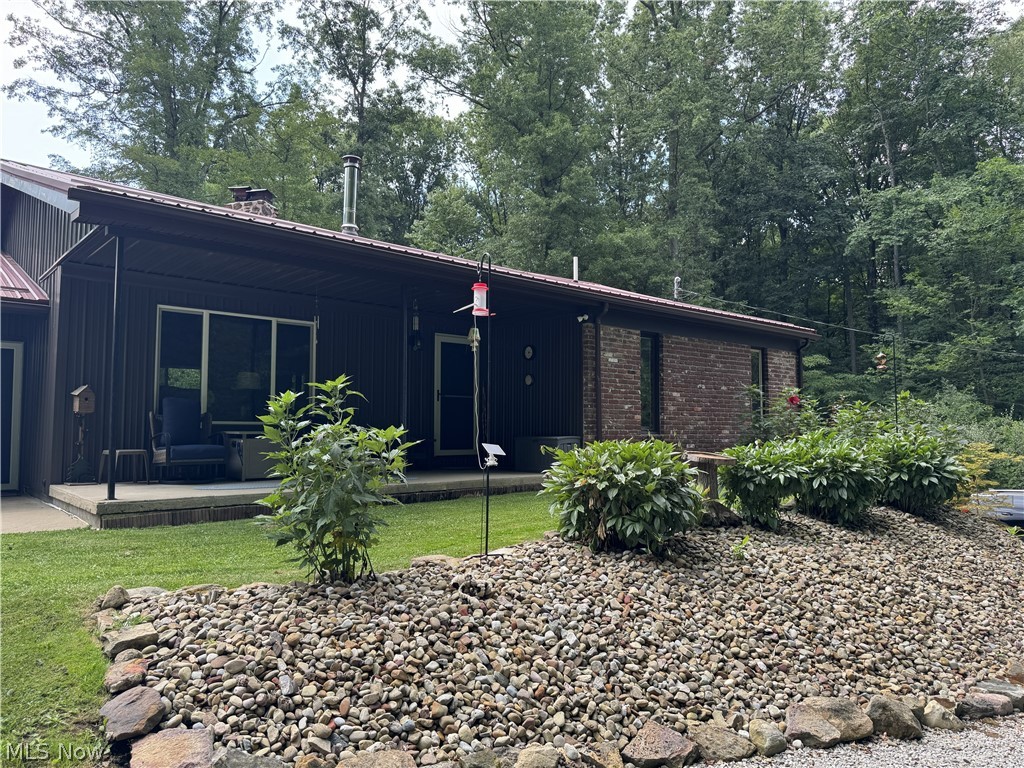 6779 N Park Avenue Bristolville OH 44402