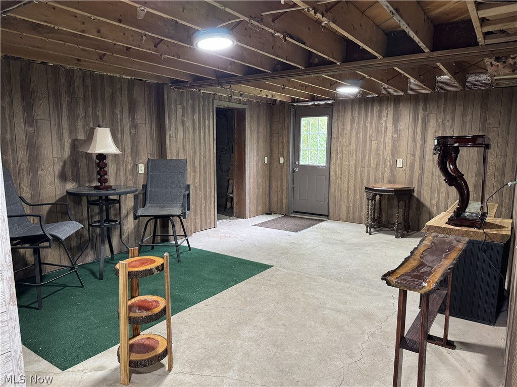 6779 N Park Avenue Bristolville OH 44402