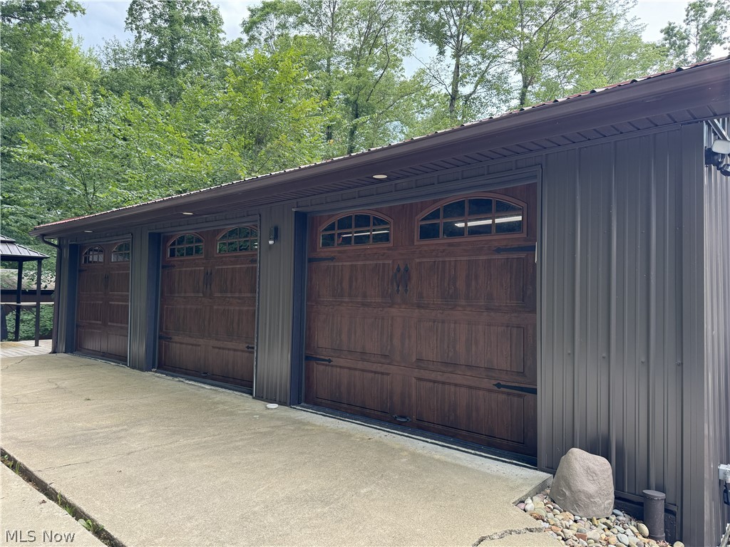 6779 N Park Avenue Bristolville OH 44402