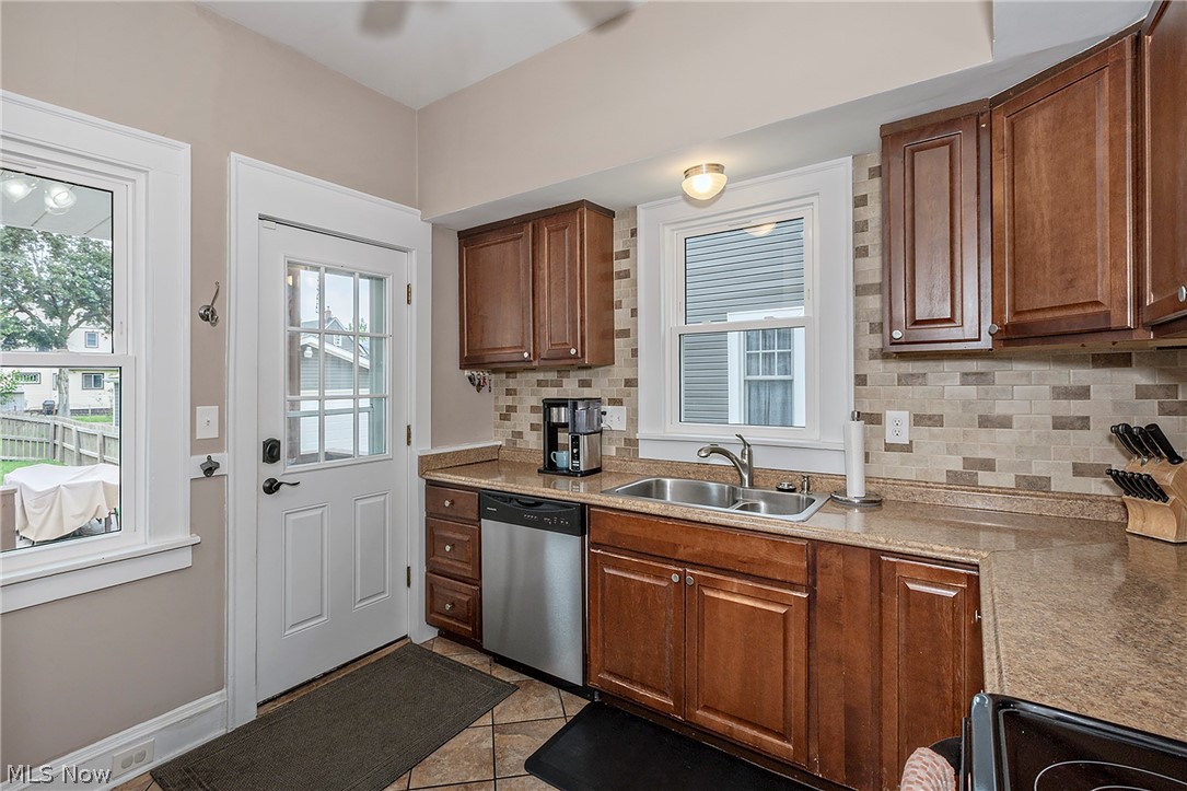 1374 Cranford Avenue Lakewood OH 44107