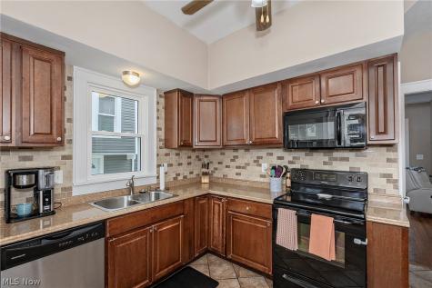 1374 Cranford Avenue Lakewood OH 44107