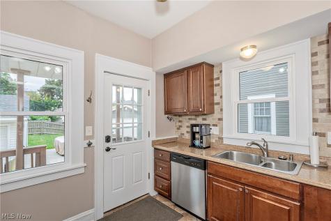 1374 Cranford Avenue Lakewood OH 44107