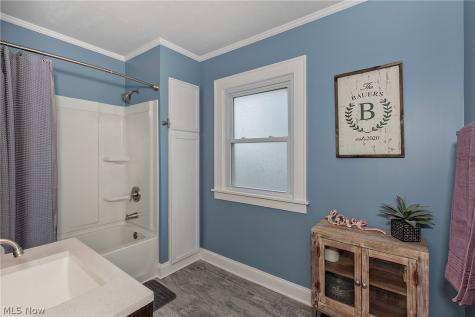 1374 Cranford Avenue Lakewood OH 44107