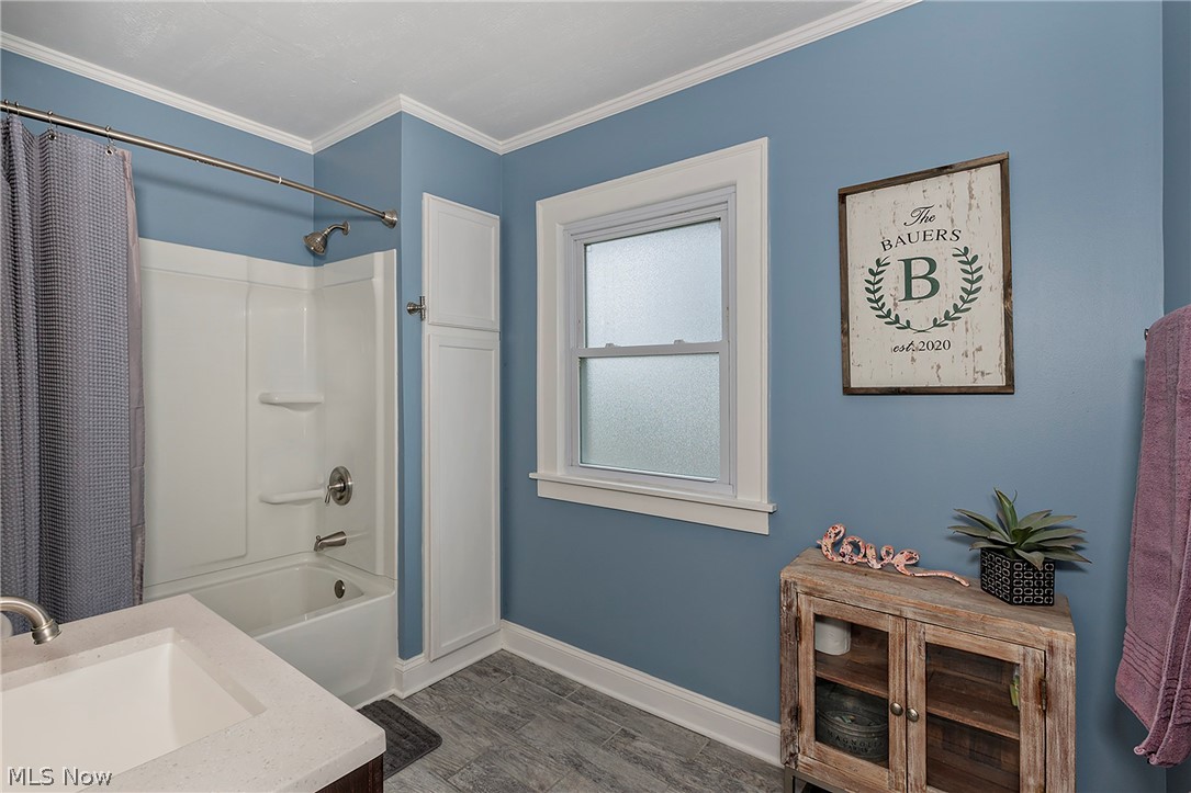 1374 Cranford Avenue Lakewood OH 44107