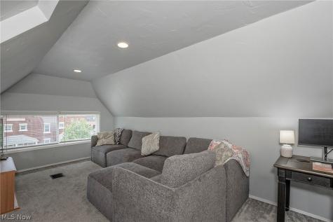 1374 Cranford Avenue Lakewood OH 44107