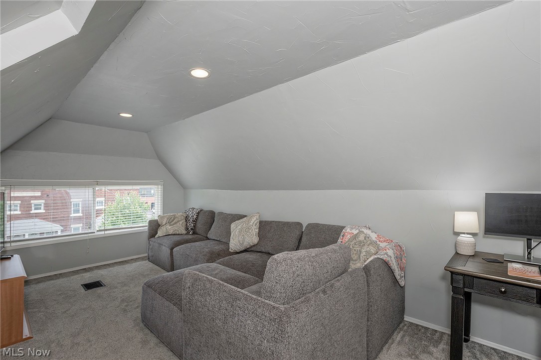 1374 Cranford Avenue Lakewood OH 44107