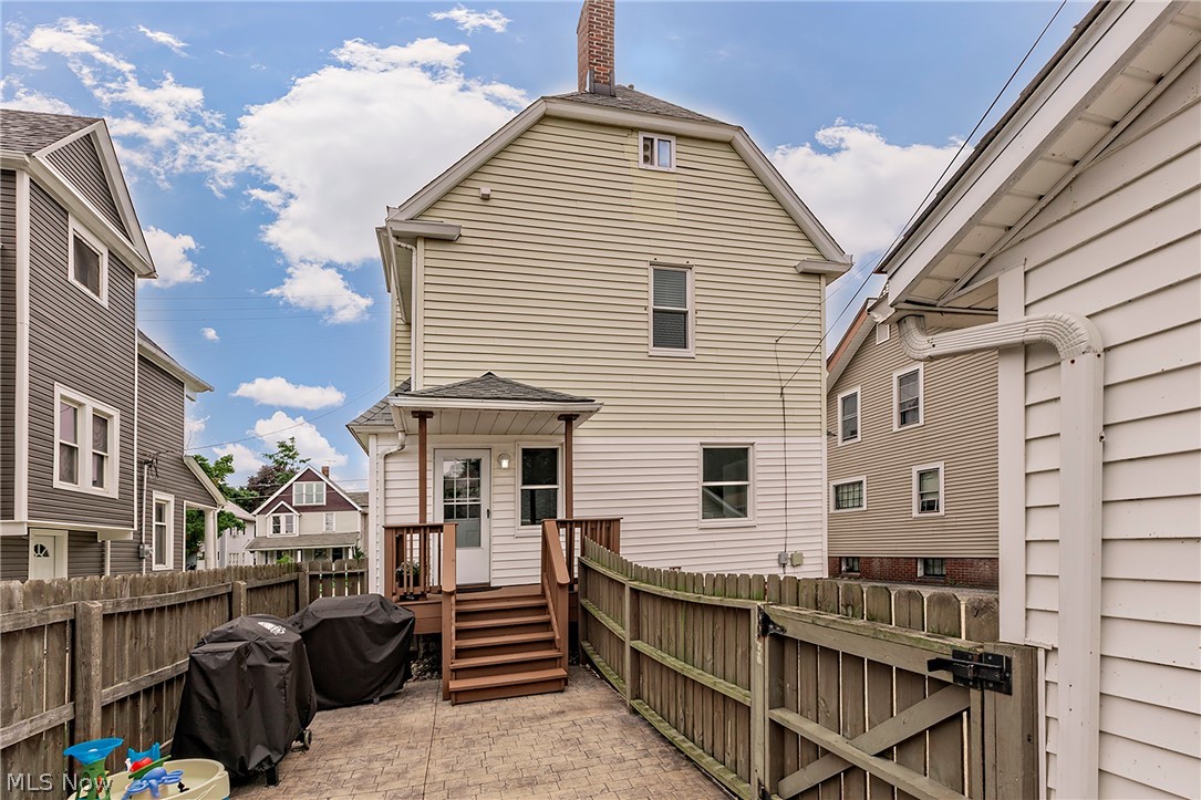 1374 Cranford Avenue Lakewood OH 44107