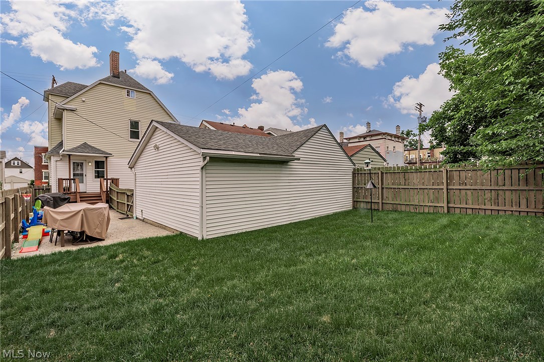 1374 Cranford Avenue Lakewood OH 44107