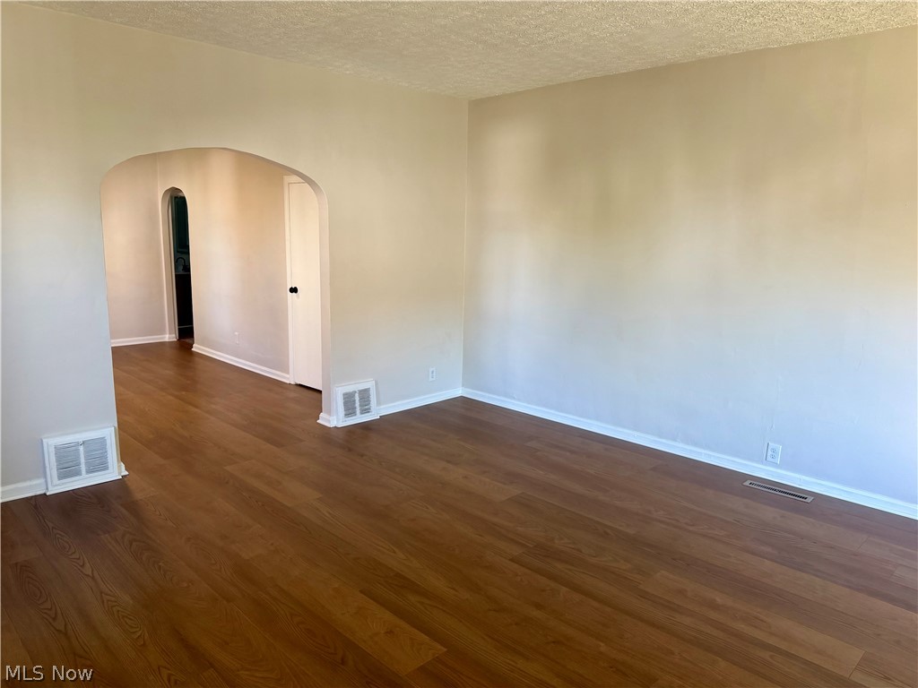 8246 W Columbia Street Masury OH 44438
