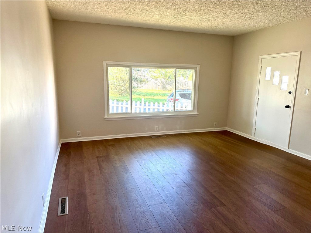 8246 W Columbia Street Masury OH 44438