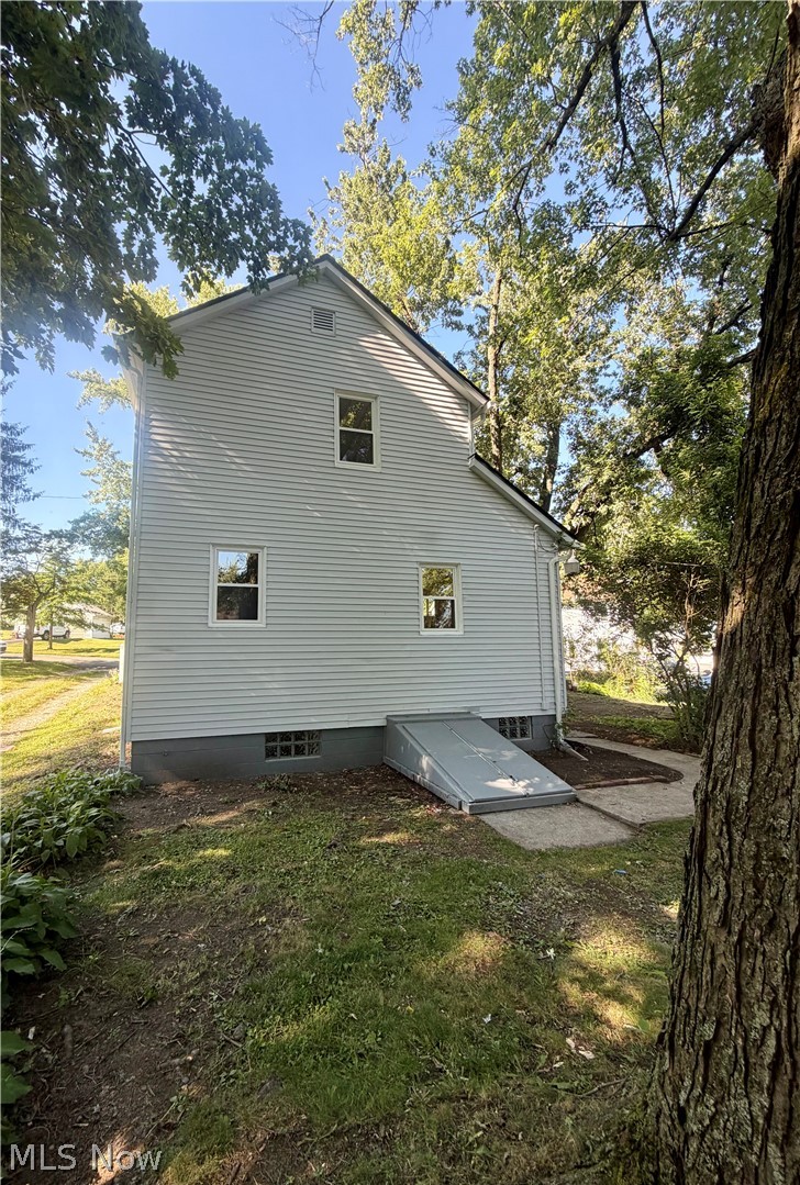8246 W Columbia Street Masury OH 44438