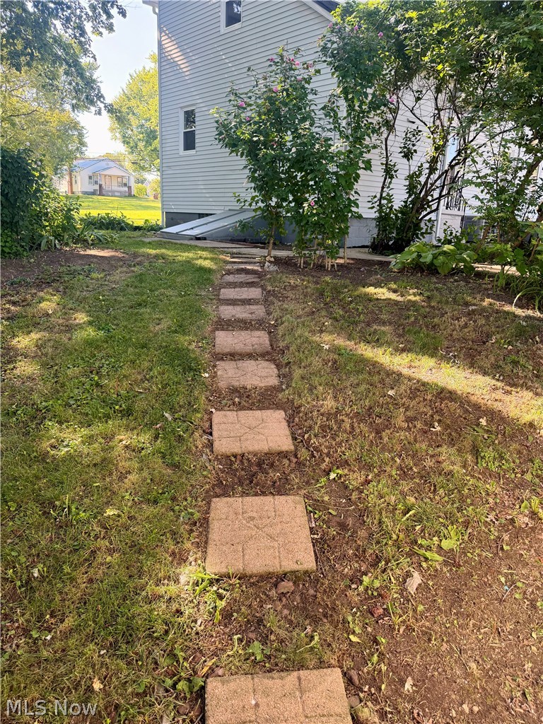 8246 W Columbia Street Masury OH 44438