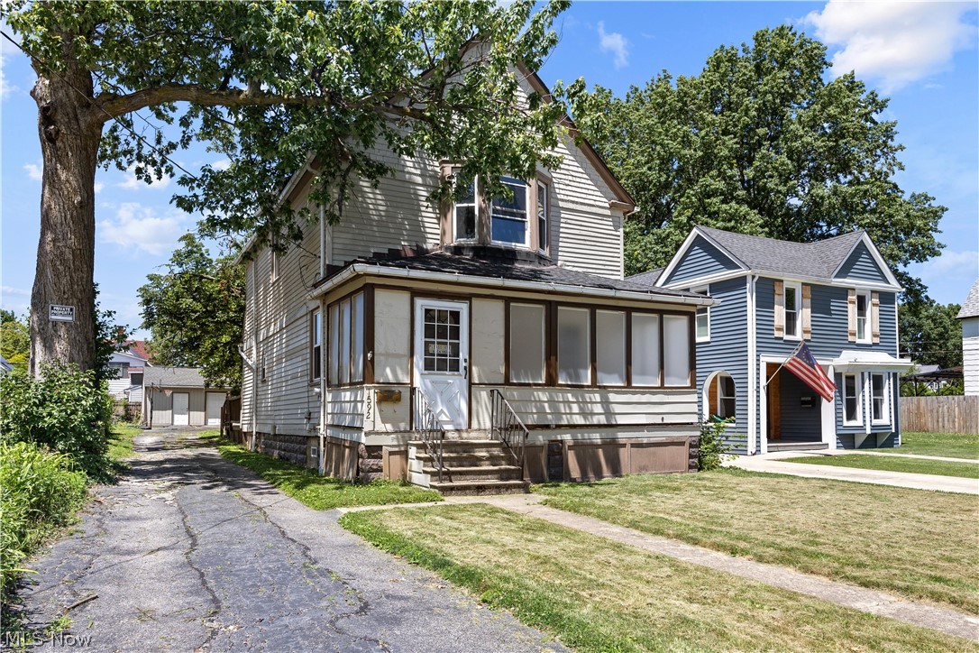 1592 Newman Avenue Lakewood OH 44107