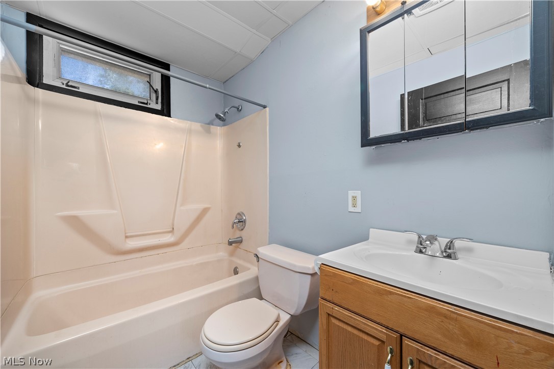 1592 Newman Avenue Lakewood OH 44107