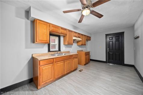 1592 Newman Avenue Lakewood OH 44107
