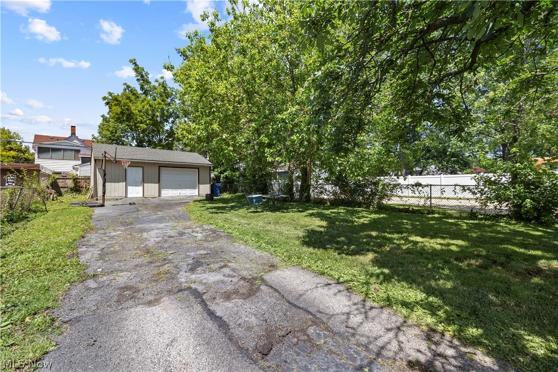1592 Newman Avenue Lakewood OH 44107