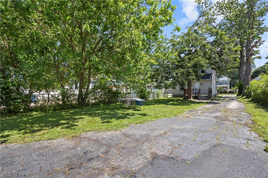 1592 Newman Avenue Lakewood OH 44107