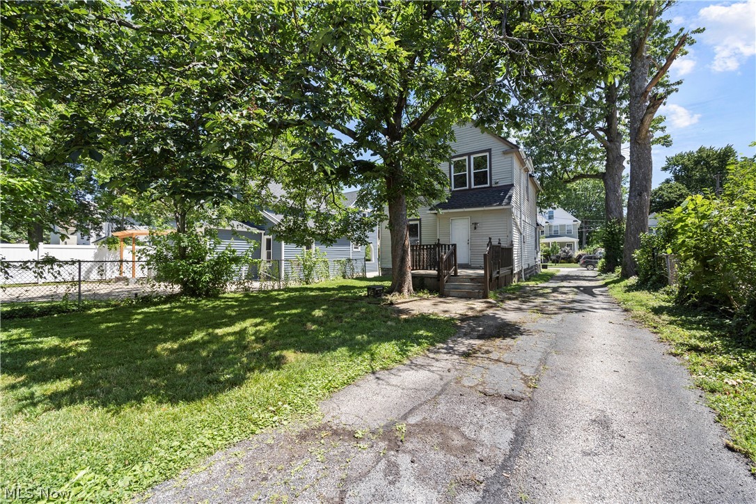 1592 Newman Avenue Lakewood OH 44107