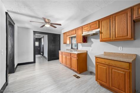 1592 Newman Avenue Lakewood OH 44107