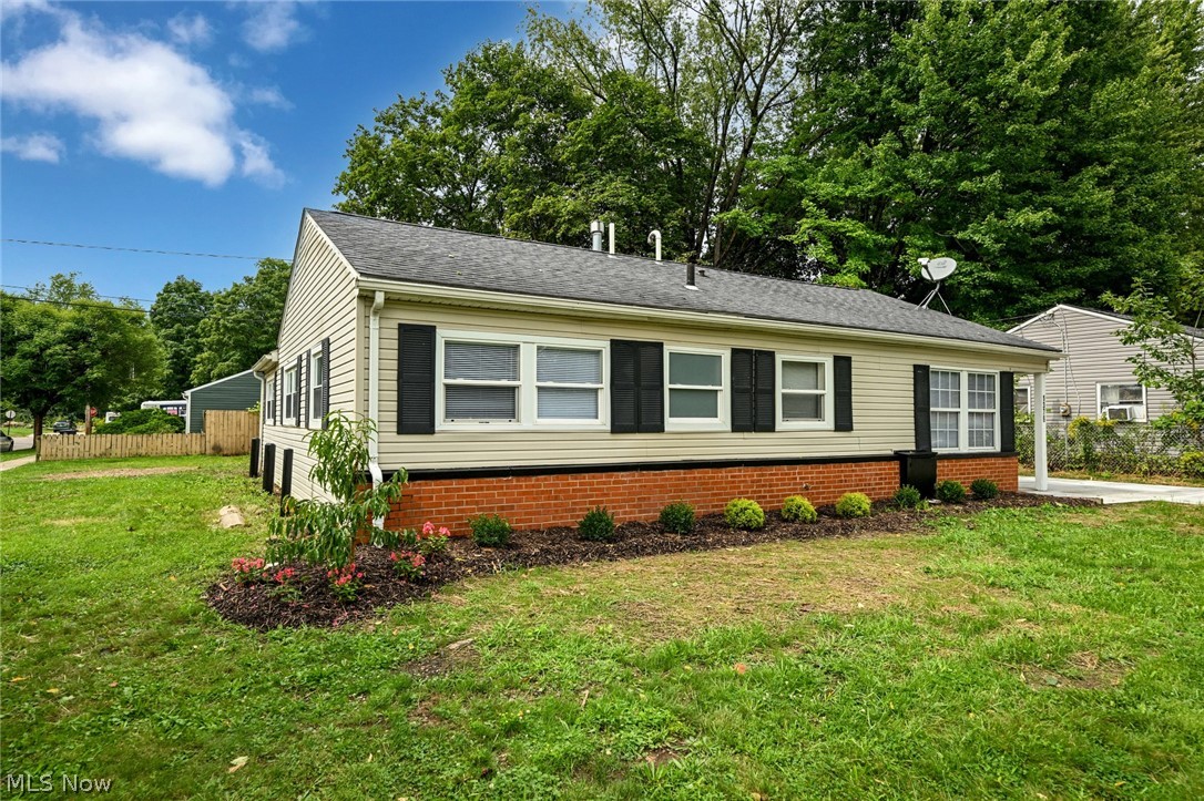 1376 Seward Avenue Akron OH 44320
