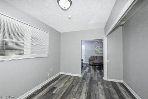 1376 Seward Avenue Akron OH 44320