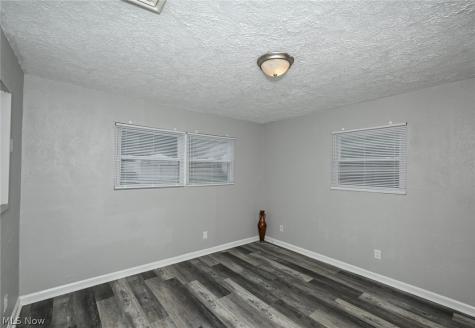 1376 Seward Avenue Akron OH 44320
