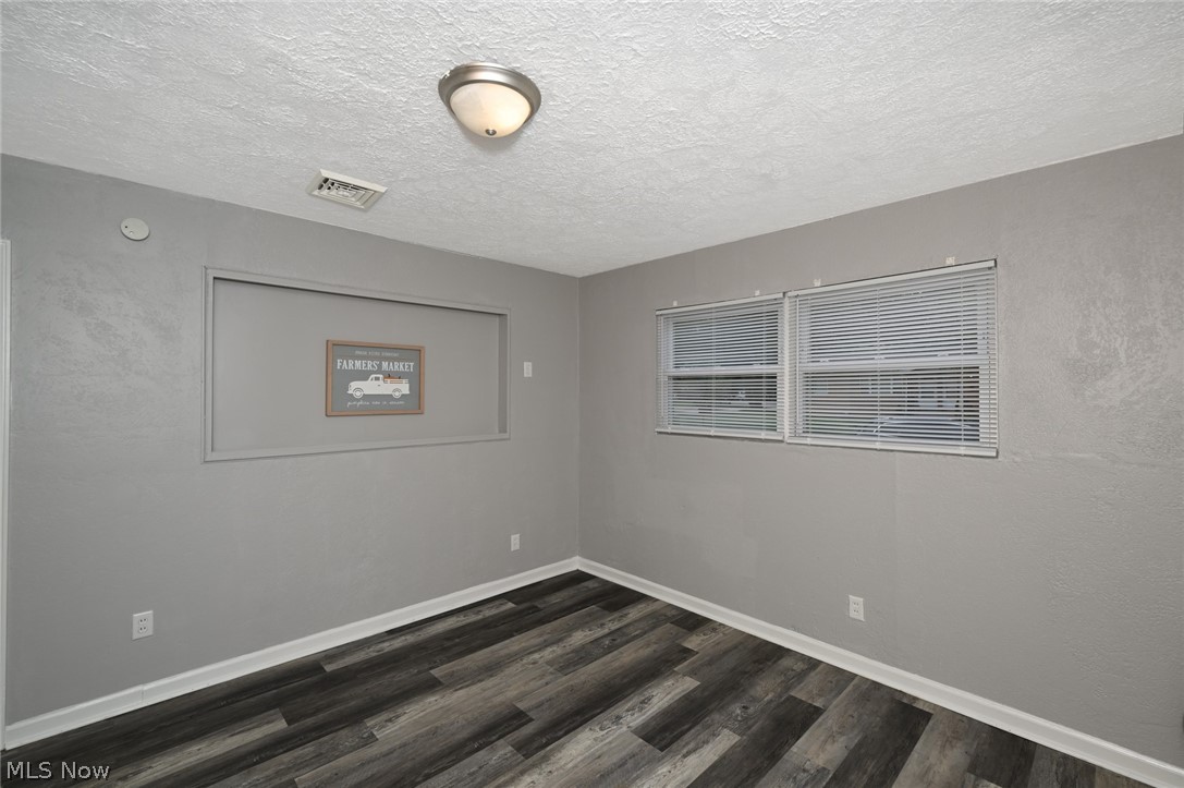 1376 Seward Avenue Akron OH 44320
