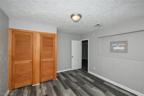 1376 Seward Avenue Akron OH 44320