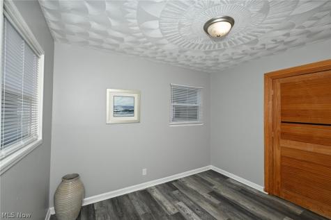1376 Seward Avenue Akron OH 44320