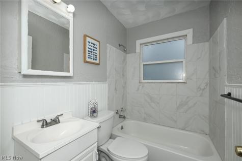 1376 Seward Avenue Akron OH 44320