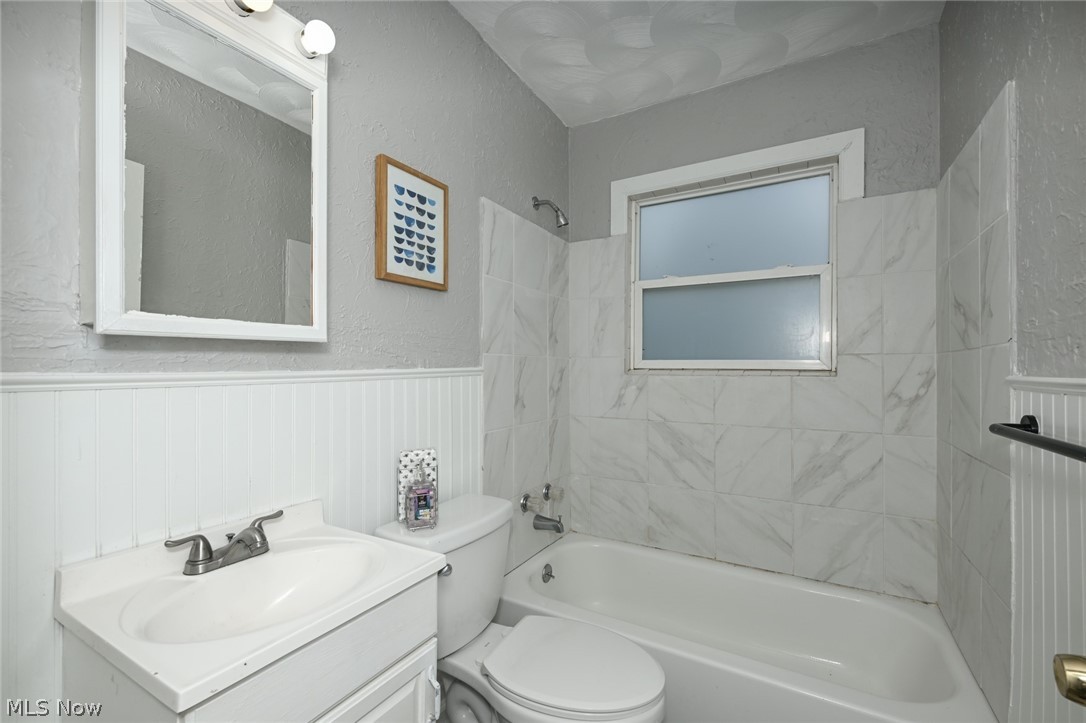 1376 Seward Avenue Akron OH 44320