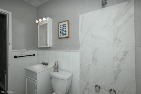 1376 Seward Avenue Akron OH 44320