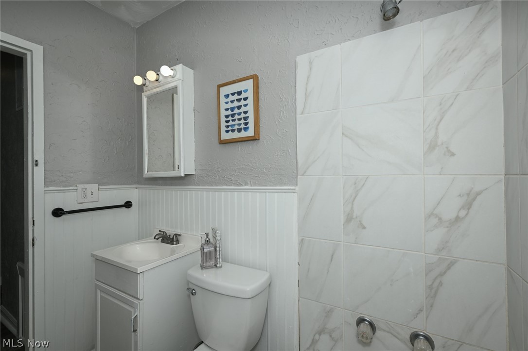 1376 Seward Avenue Akron OH 44320