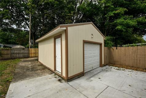 1376 Seward Avenue Akron OH 44320