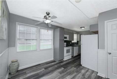 1376 Seward Avenue Akron OH 44320