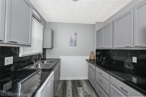 1376 Seward Avenue Akron OH 44320
