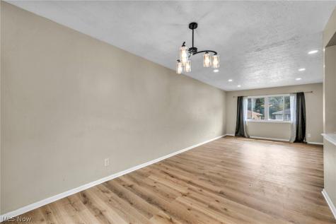 14369 Rochelle Drive Maple Heights OH 44137