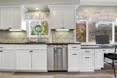 24014 Wolf Road Bay Village OH 44140