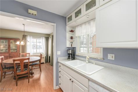 26731 Knickerbocker Road Bay Village OH 44140