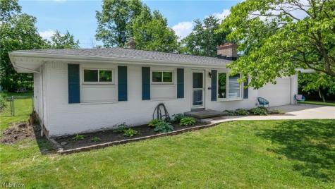 718 Starlight Drive Seven Hills OH 44131